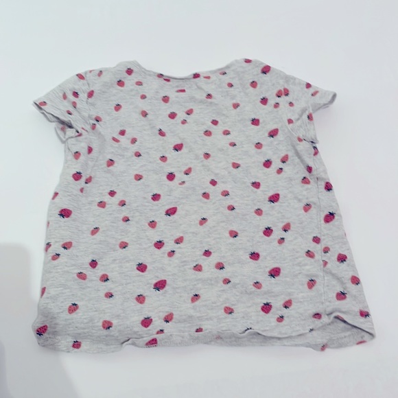 Old Navy Apple Grey T-shirt (5T) - Picture 2 of 4